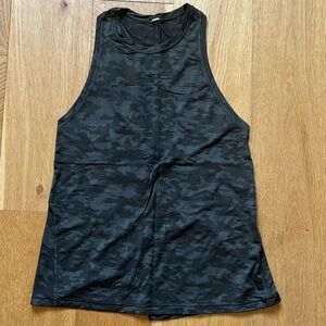 Lululemon camo top size 4